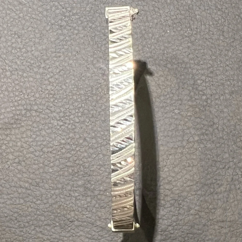 .925 Sterling Silver Oval Bangle